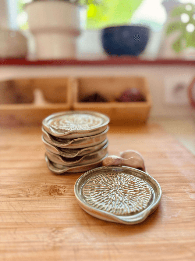 Garlic gratters